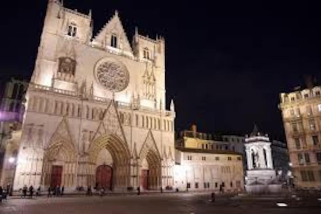 Pepite Rare 8 Personnes Au Coeur Battant Du Vieux Lyon Apartment Exterior photo