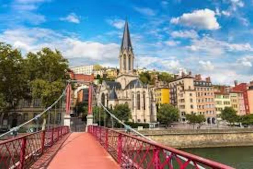 Pepite Rare 8 Personnes Au Coeur Battant Du Vieux Lyon Apartment Exterior photo