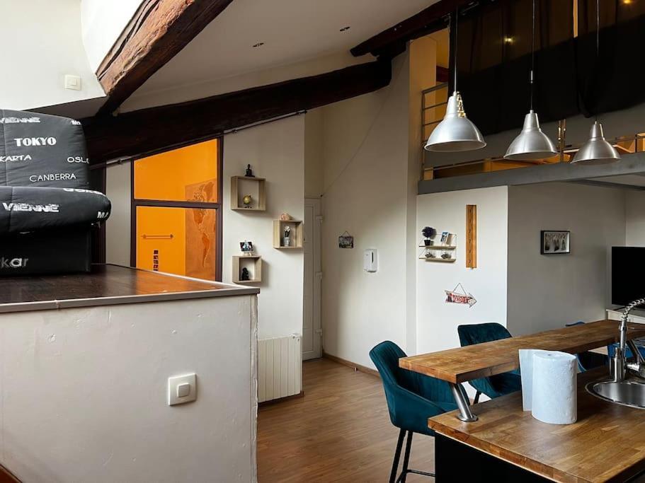 Pepite Rare 8 Personnes Au Coeur Battant Du Vieux Lyon Apartment Exterior photo