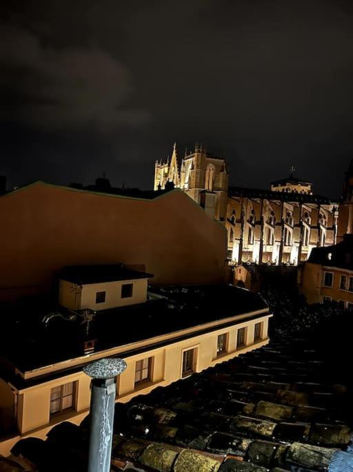 Pepite Rare 8 Personnes Au Coeur Battant Du Vieux Lyon Apartment Exterior photo