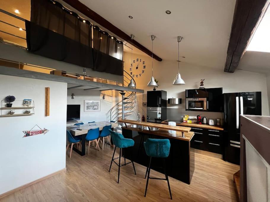 Pepite Rare 8 Personnes Au Coeur Battant Du Vieux Lyon Apartment Exterior photo